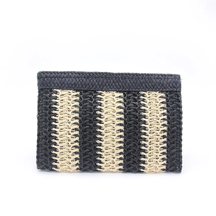 حقيبة كروشيه صغيرة سوداء