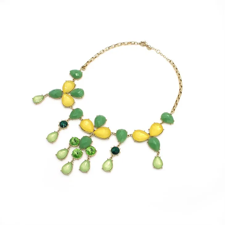 قلادة على شكل قطرة