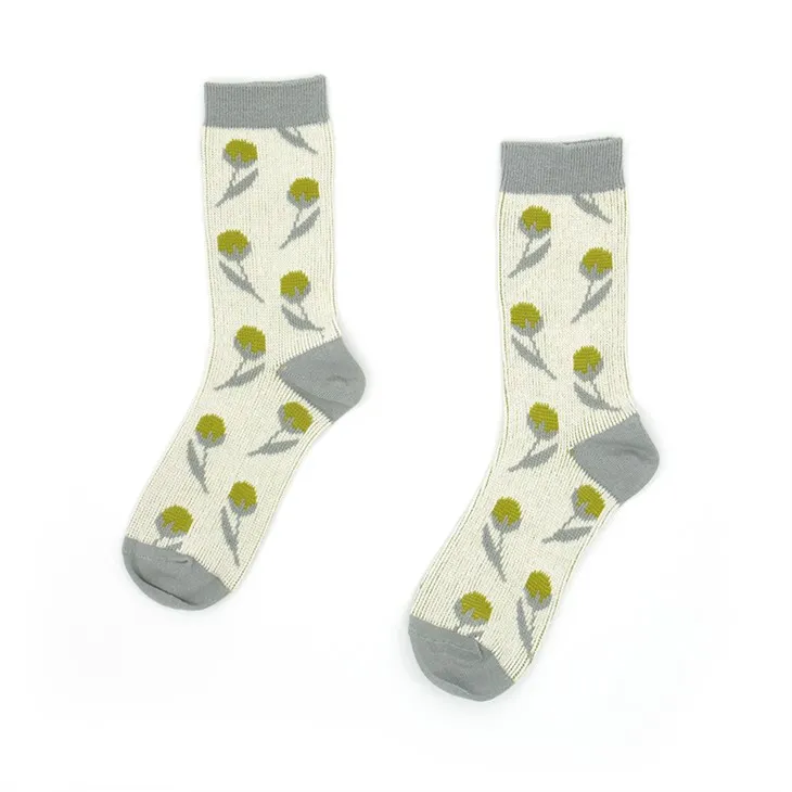 جوارب قطنية مطرزة