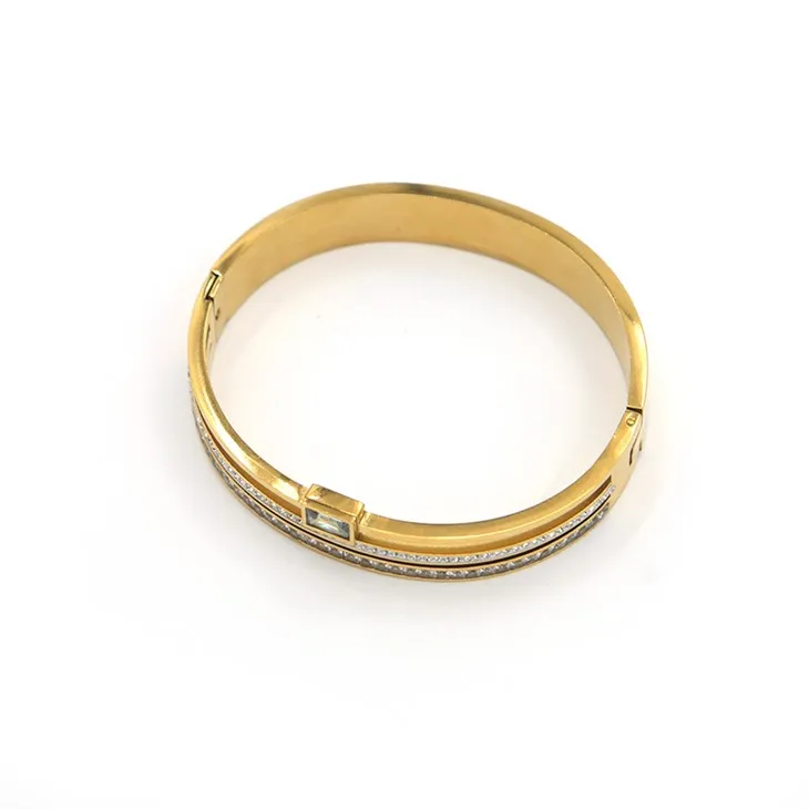 سوار ذهبي لامع على شكل نجمة