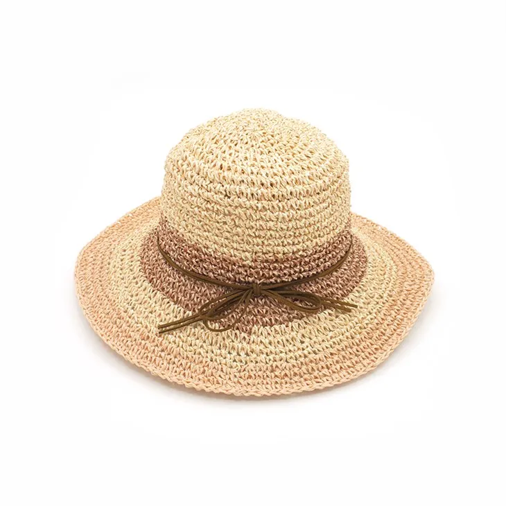 سيدة قبعة القش