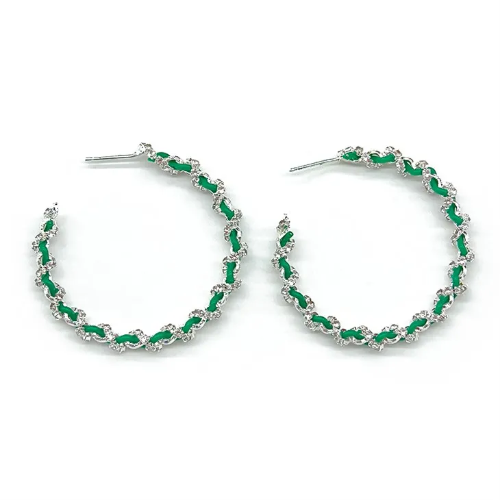 قرط أذن من الأحجار الكريمة الخضراء