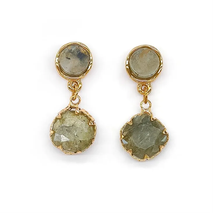 قرط متدلي باللون الأخضر الرخامي