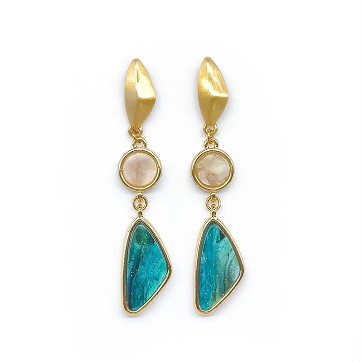 أقراط المحيط للنساء