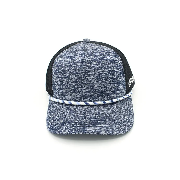 قبعات شتوية مخصصة