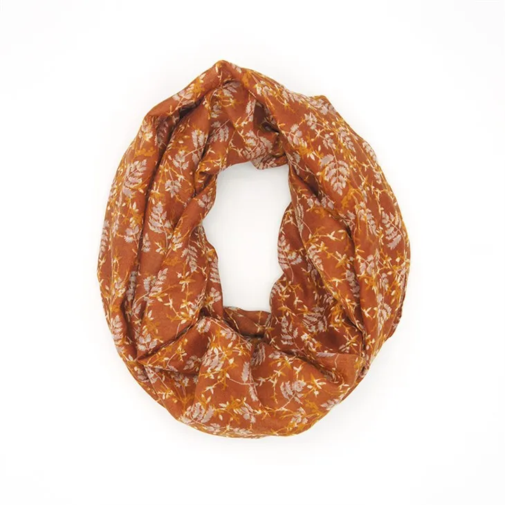 أوشحة زهرية حمراء للنساء