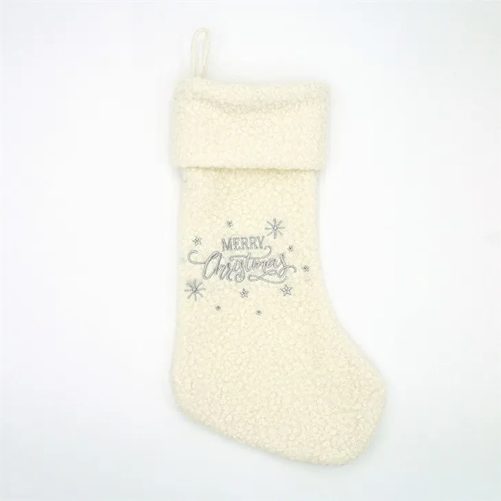 جوارب عيد الميلاد البيضاء