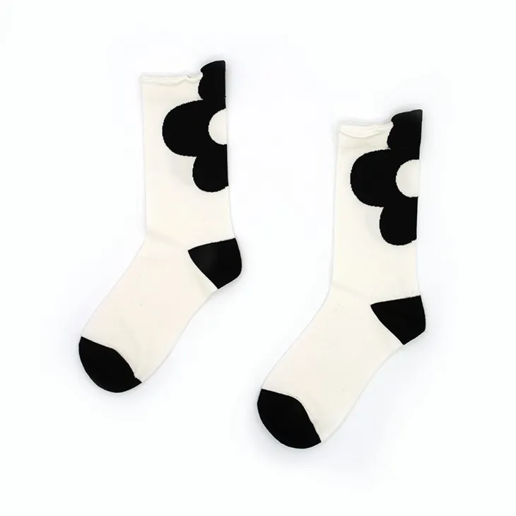 جوارب بيضاء